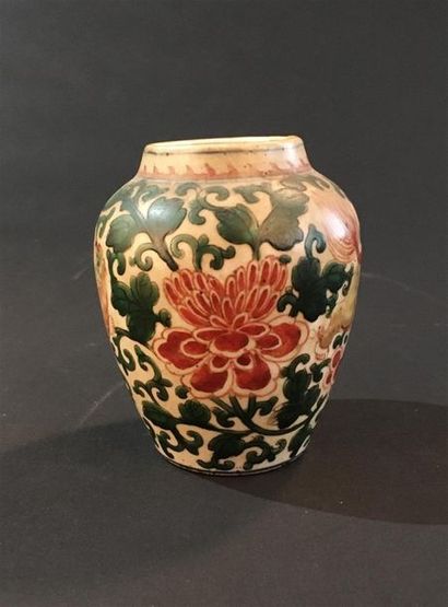 Petit vase en porcelaine Wucai
Chine, époque...