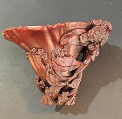 null Coupe libatoire en corne de rhinocéros sculptée
Chine, fin du XVIIe, début du...