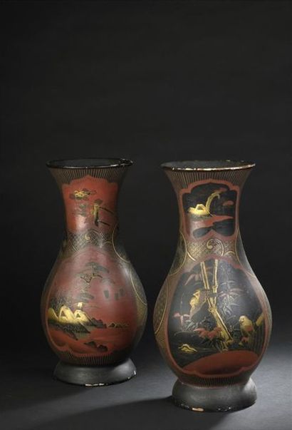 null Paire de vases en porcelaine laquée
Japon, vers 1900-1910
De forme balustre,...