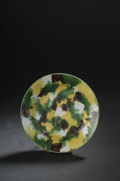 null Coupe en porcelaine arlequin
Chine, époque Kangxi (1662-1722)
Reposant sur un...