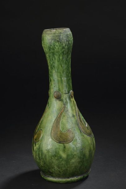 null Vase en terre cuite émaillée vert et jaune
Chine, époque Ming ou antérieur (Liao)
Vase...