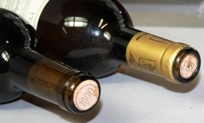 null 6 bouteilles 
DOMAINE de CHEVALIER - Grand cru Pessac Léognan 
1990 
Une capsule...