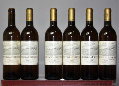 null 6 bouteilles 
DOMAINE de CHEVALIER - Grand cru Pessac Léognan 
1990 
Une capsule...