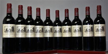 12 bouteilles CHÂTEAU CANTEMERLE - Haut Médoc...