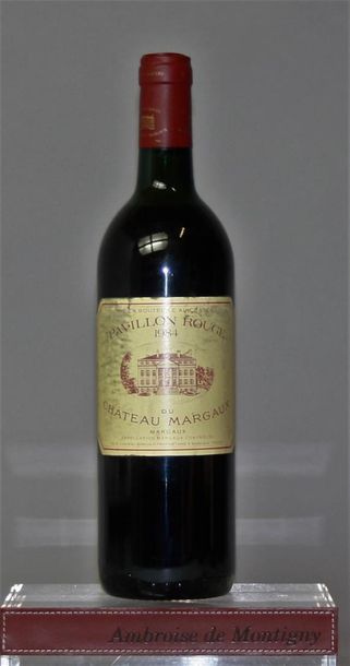 null 1 bouteilles 
PAVILLON ROUGE de CHÂTEAU MARGAUX - Margaux 
1984 
Etiquette abimée,...