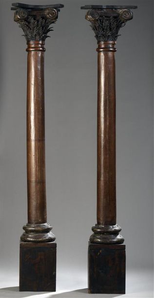 null Paire de colonnes en bois et papier mâché à chapiteau dorique, XIXe siècle
H....