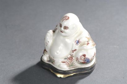 null Saint -Cloud, XVIIIe siècle, vers 1740.
Boîte couverte en porcelaine tendre...