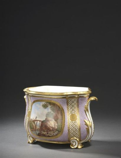 null Sèvres, XVIIIe siècle, 1779
Cuvette à fleurs Courteille en porcelaine tendre...