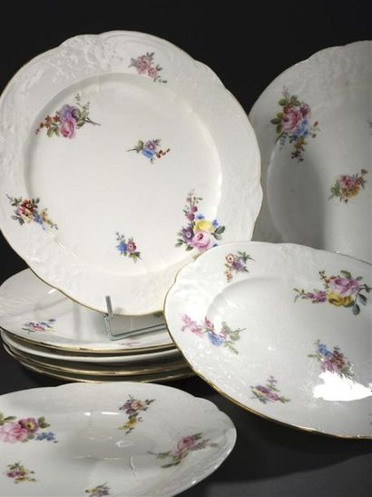 null Sèvres, XVIIIe siècle, 1760-1761
Huit assiettes en porcelaine tendre à décor...
