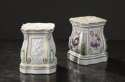 null Meissen , XVIIIe siècle, vers 1750
Deux socles carrés en porcelaine à décor...