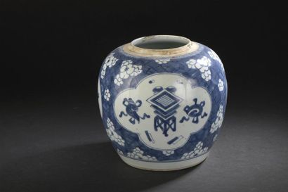 Pot en porcelaine bleu blanc Chine, XIXe...