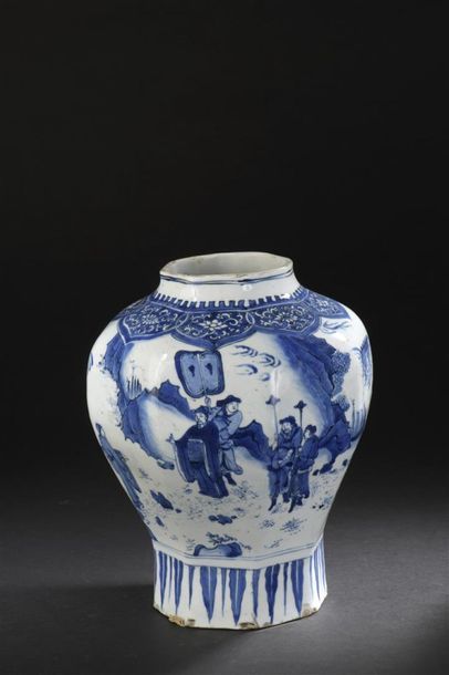 Vase en porcelaine bleu blanc Chine, XVIIe...
