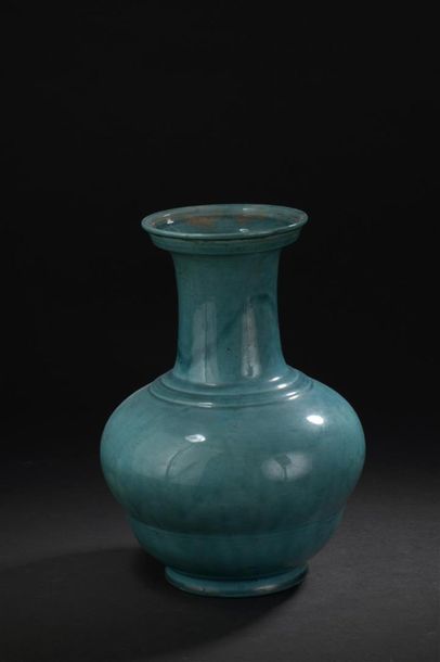 Vase en porcelaine à glaçure turquoise Chine,...