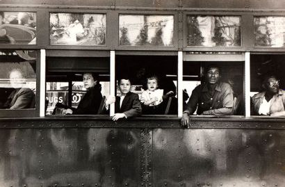 null Robert Frank (1924-2019)

Trolley. New Orleans, 1955. 

Épreuve argentique (c....