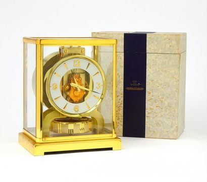 null JAEGER LECOULTRE

Atmos clock in gold plated metal and glass, caliber 526-5.

Height:...