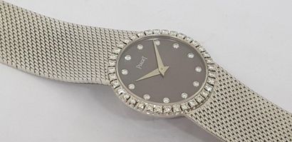 null PIAGET, Bracelet montre en or gris, 750 MM, fond noir acier, chiffres diamantés,...