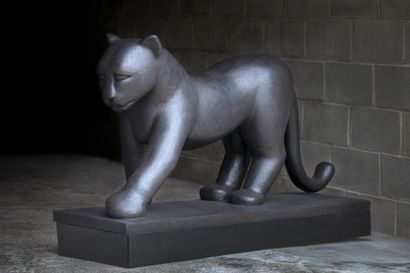 null Paul NATTER (1972)

The panther

Volvic volcanic stone

40 x 75 x 152 cm