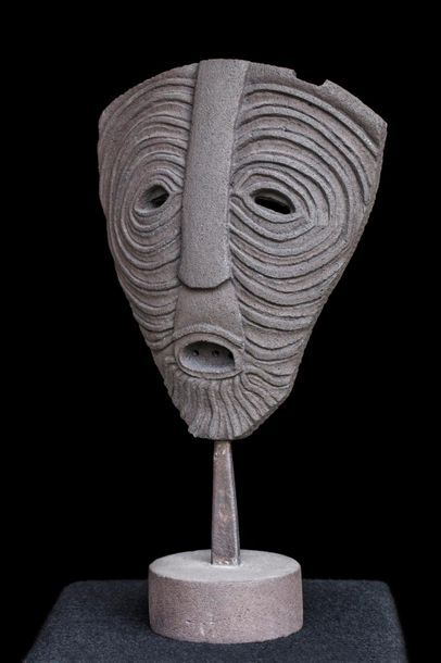 null Paul NATTER (1972)

The Mask 

Volvic volcanic stone 

H: 38 cm