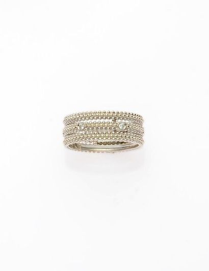 null MAUBOUSSIN - Paris, Le Premier Jour. Jolie bague anneau en or gris, 750 MM,...