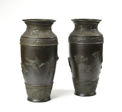 null JAPAN

Pair of bronze vases with brown patina, decorated with cranes and rhui...