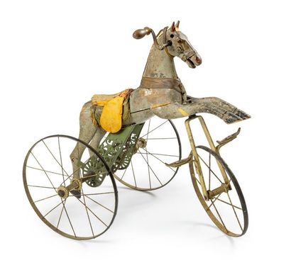 null TRICYCLE figurant un cheval en bois laqué harnaché Fin XIXème siècle Haut. :67...