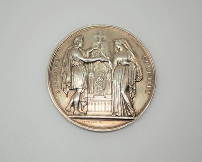 null Médaille de mariage chrétien en argent, datée 1886
Poids brut : 31.60g