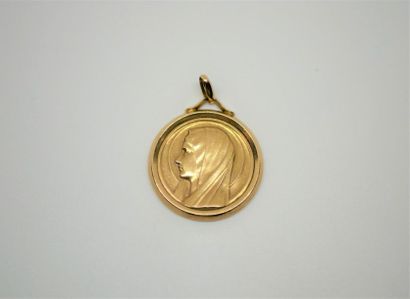null Une médaille à sujet de la Vierge en or jaune 750MM
Poids brut : 11.5g