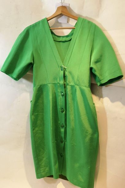 null Boutique BALENCIAGA
Robe en ottoman de coton vert pré, encolure en V, manches...