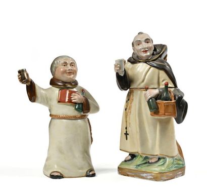 null Deux tisanières en porcelaine traitées en polychromie représentant des moines...