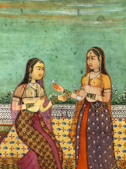 null Deux femmes en conversation sur une terrasse, Inde, style moghol, XXe siècle
Gouache...