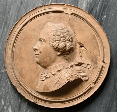 null Deux médaillons en terre cuite représentant des profils de : Benjamin Franklin...