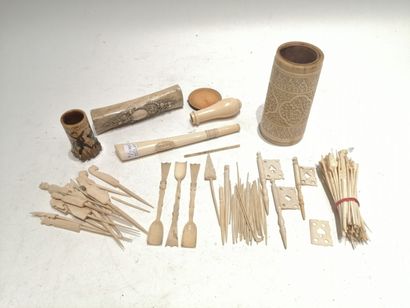 null Lot en os, ivoire et bois de cerf comprenant :

Divers manches, pot à décor...
