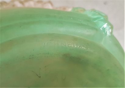 null SCHNEIDER

Vase en verre moulé pressé à décor rayonnant vert et blanc