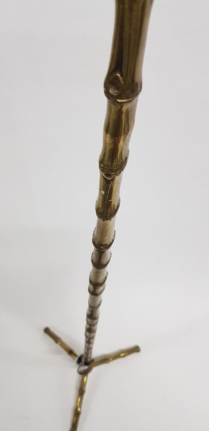 null Lampadaire en bronze à motif bambou dans le goût du travail de la maison Baguès

Haut....