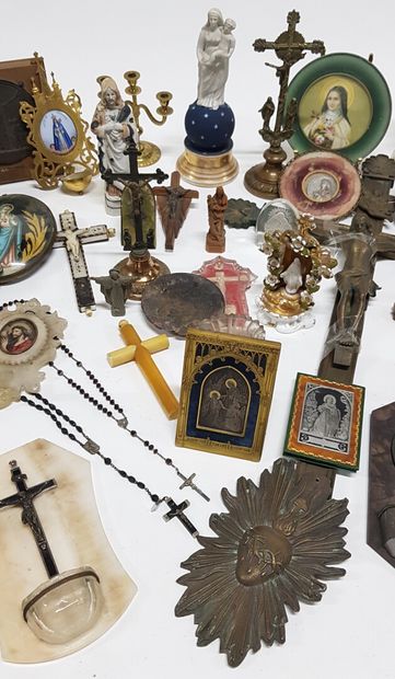 null Religion

Ensemble de sujets religieux tels que : crucifix, chapelets, statuaires,...