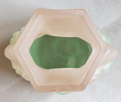 null SCHNEIDER

Vase en verre moulé pressé à décor rayonnant vert et blanc