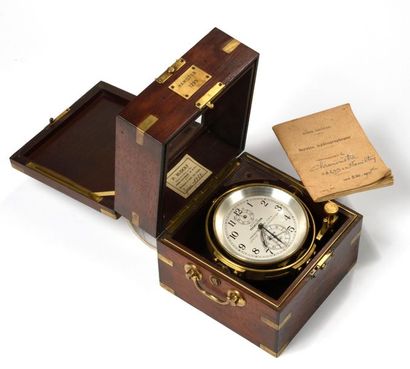 null Chronomètre de marine signé Hamilton modèle 21 avec sa boite d'origine en acajou...