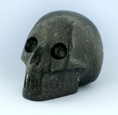 null Crâne humain sculpté dans une météorite connue sous le nom Ghubara découverte...