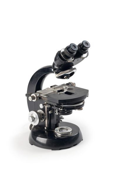 null Microscope de recherche Carl Zeiss dans sa boite de transport et accessoires...