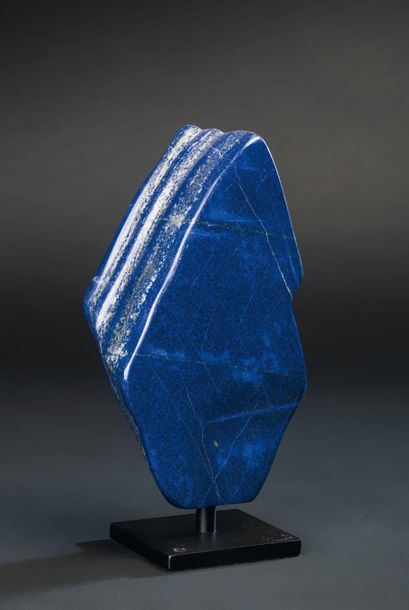 null Bloc de Lapis Lazuli sur base.
Le Lapis est utilisé depuis de milliers d'années...