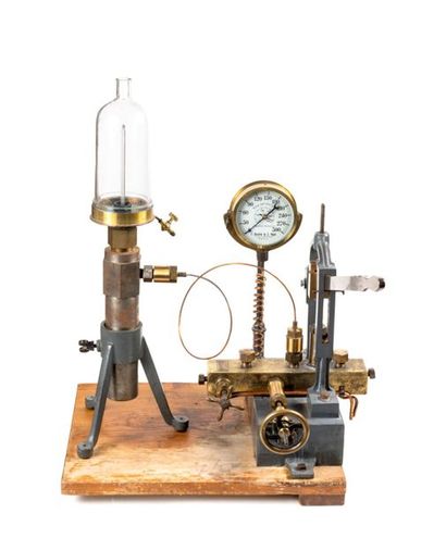 null Appareil Cailletet, vers 1877-1880. Appareil a liquéfaction des gaz
Composé...