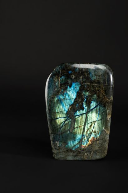 null Important iridescent labradorite block. Polishing on the whole surface.

Height...