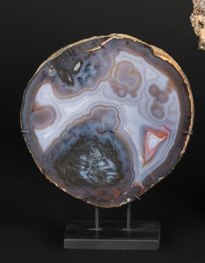 null Set of two translucent agate slices on a base.

Total height 20 - Width 25 ...