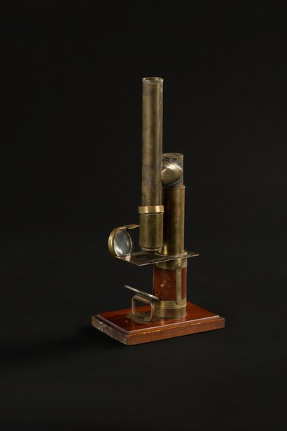null Brass and wood handmade microscope signed R. Giraux builder in Nevers

Dim:...