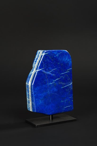 null Block of electric blue Lapis Lazuli on base

Total height 22 - Width 14 cm

Used...