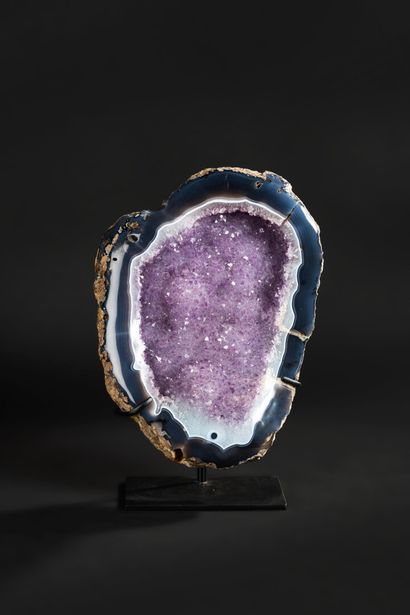 null Amethyst crystals in an agate geode.

Presentation on a base.

Total height...