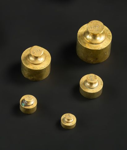 null Set of weights for numismatists or monetary tares composed of 5 weights used...