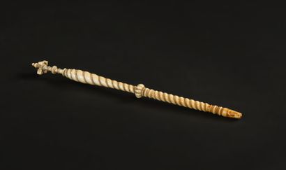 null Turned ivory handle that can be taken apart 

Length 29 cm