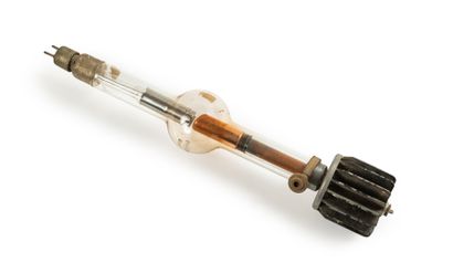 null X-ray tube from the 1940s

Instrument mainly used in physics and chemistry laboratories...