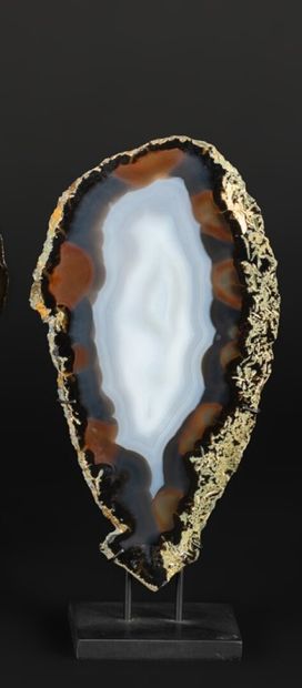 null Set of two translucent agate slices on a base.

Total height 20 - Width 25 ...
